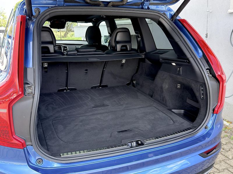 Volvo XC90 D5 AWD R-DESIGN PRO // VZDUCH  - fotka 16 z 60