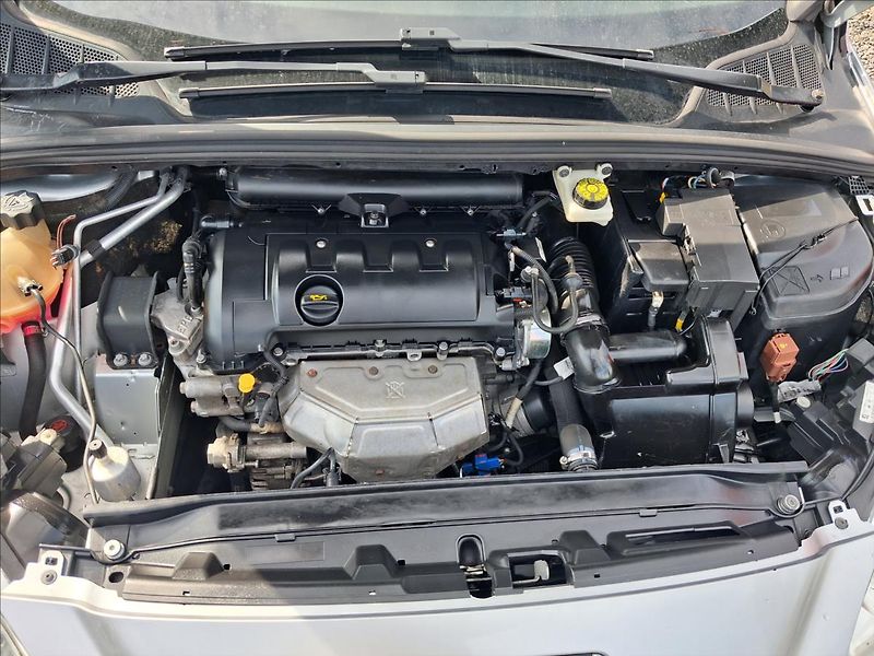 Peugeot 308 1,6 - fotka 12 z 12