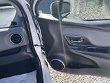 Toyota Yaris 1.5i 16v HYBRID 142TKM TOP 1A! - náhled 129