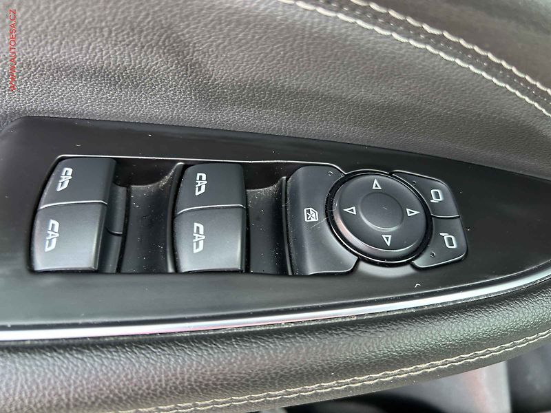Opel Insignia (2018) 2.0CDTi, AT, navi, LED - fotka 11 z 19