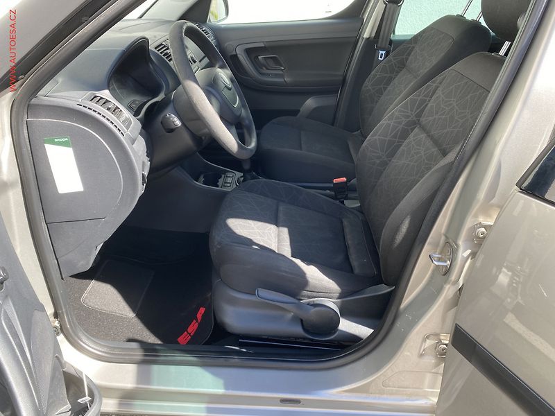 Škoda Roomster (2012) 1.6 TDi, Family, TZ - fotka 9 z 18