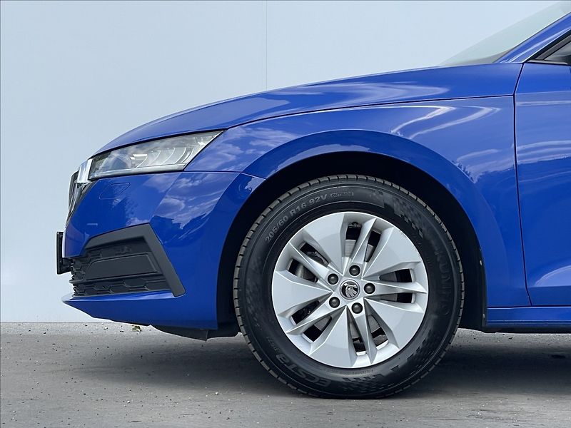 Škoda Octavia 2,0 TDI DSG Ambition ACC+TAŽNÉ - fotka 17 z 21