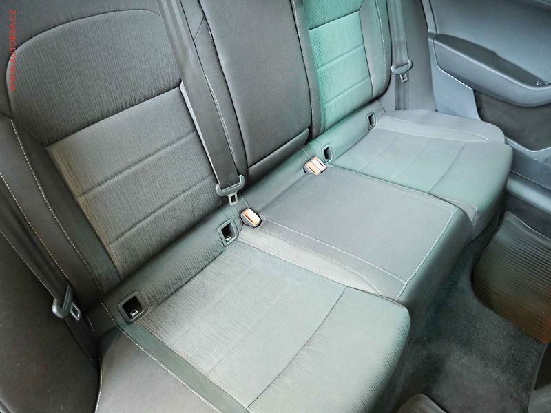 Škoda Superb (2016) 2.0TDi, ČR, Bixen, AC, park - fotka 12 z 21