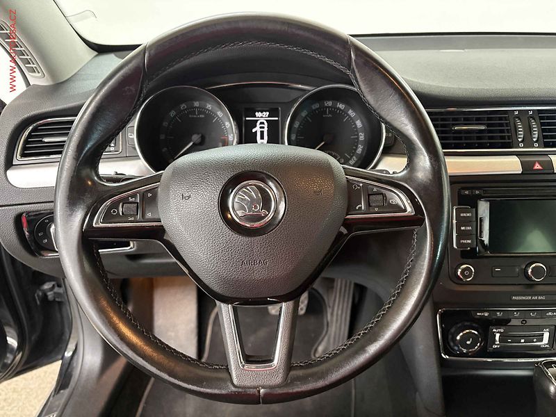 Škoda Superb (2014) 2.0 TDi, DSG, xenon - fotka 17 z 17