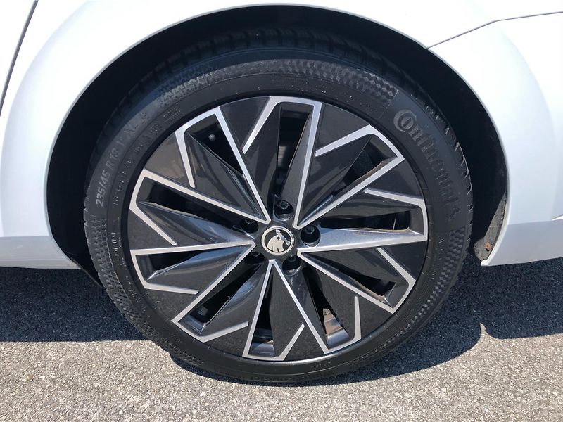 Škoda Superb Combi 2,0 TDI L&K TD 147 kW DS - fotka 14 z 30