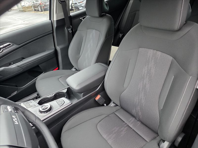 Kia Sportage 1,6 T-GDI 4x2 7DCT EXCLUSIVE P - fotka 6 z 7