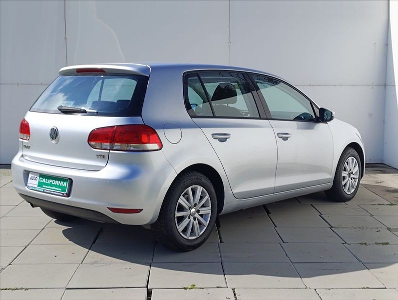 Volkswagen Golf 1,6 TDi Klimatizace Tempomat - fotka 6 z 27