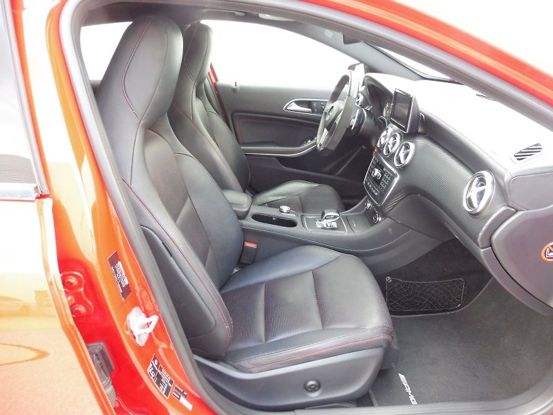 Mercedes-Benz Třídy A (2013) A45 AMG 2,0 265kW 4MATIC Perfo - fotka 9 z 25