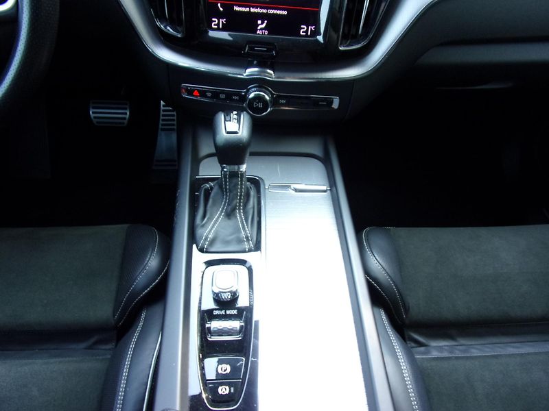 Volvo XC60 (2018) 2.0D4 140kW AWD R-LINE 148 000 - fotka 13 z 31
