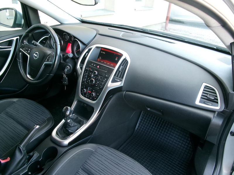 Opel Astra (2014) 1,4T KLIMA VÝHŘEV BT TEMP - fotka 22 z 25