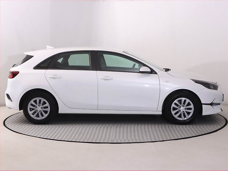 Kia Ceed (2022) 1.0 T-GDI, Serv.kniha - fotka 6 z 17