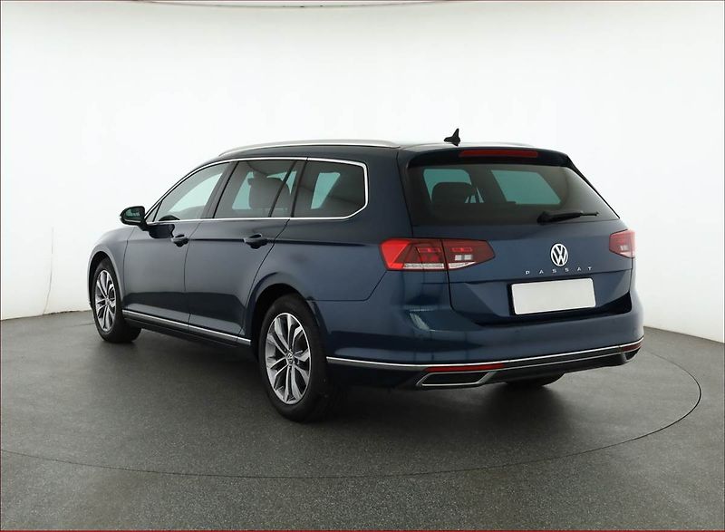 Volkswagen Passat (2020) Elegance 2.0 TDI, Automat - fotka 4 z 19