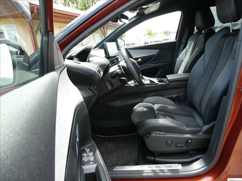 Peugeot 5008 2,0 HDi 130kW GT 7.míst AT8 - fotka 23 z 50