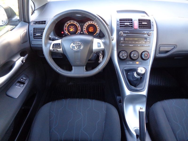 Toyota Auris 1.6 Valvematic Terra Cool - fotka 5 z 21