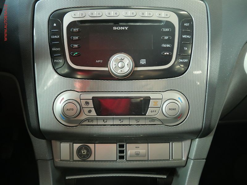 Ford Focus (2009) 2.0i, AC - fotka 13 z 18