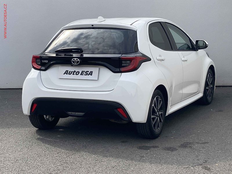 Toyota Yaris (2021) 1.5 VVT-i, ČR, Dynamic - fotka 4 z 15