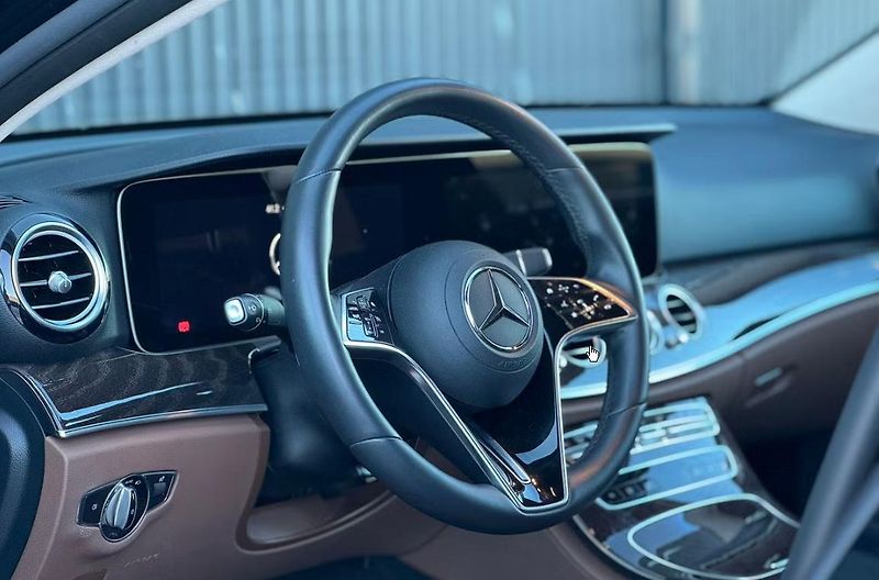 Mercedes-Benz Třídy E 220 d Avantgarde Kamera  - fotka 10 z 19