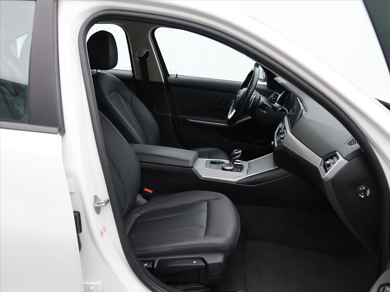BMW Řada 3 2,0 320d 140 kW xDrive ADVANTA - fotka 7 z 28