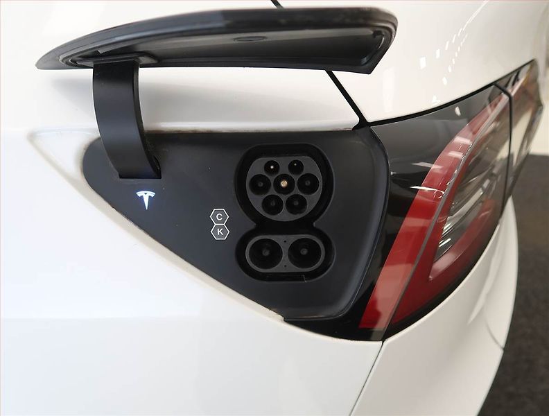 Tesla Model Y (2022) Long Range AWD 79kWh, SoH 91% - fotka 32 z 33
