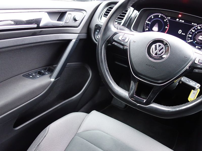 Volkswagen Golf (2019) 1.6TDI 85kW -ACC-VIRTUAL-DPH - fotka 12 z 34