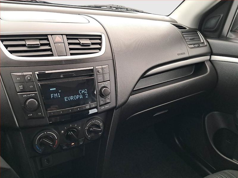 Suzuki Swift (2015) 1.2, Tempomat - fotka 15 z 19