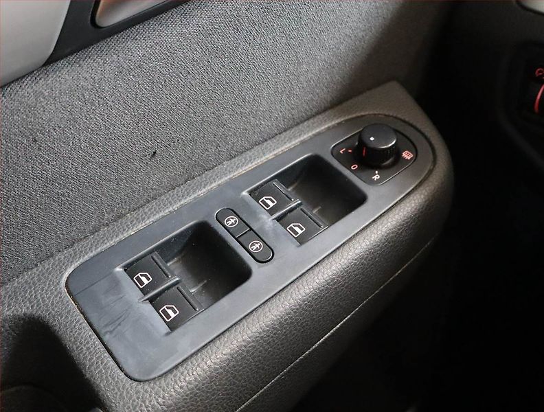 Volkswagen Sharan (2011) 2.0 TDI, Serv.kniha, Kůže - fotka 19 z 20
