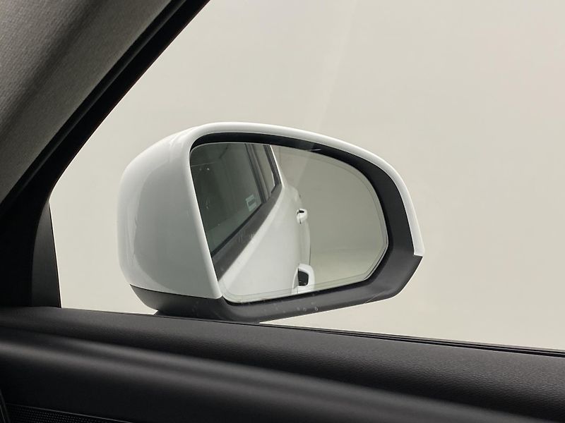 Volvo XC40 T3 MOMENTUM AUT REZERVACE - fotka 32 z 43