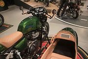 Royal Enfield Continental GT s postranním vozíkem Velorex