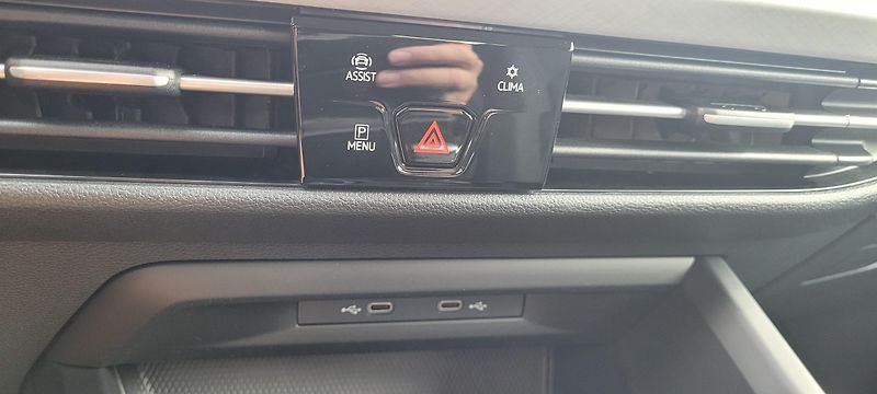 Volkswagen Golf (2021) 8 1,5TSi 96kW Life FuLLeD - fotka 38 z 45