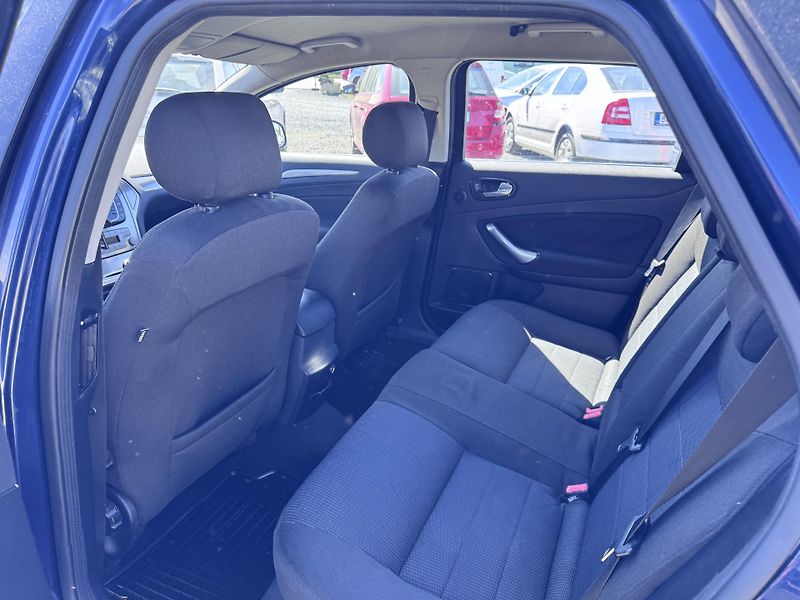Ford Mondeo 2.0 TDCi, 103 kW, kombi - fotka 15 z 19