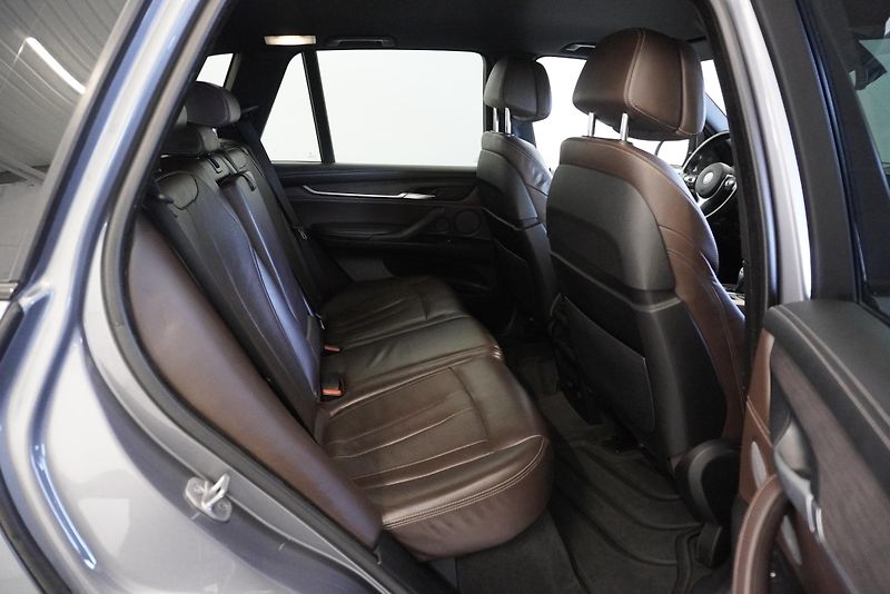BMW X5 (2015) M50D SUV XDRIVE STEPTRONIC - fotka 39 z 42