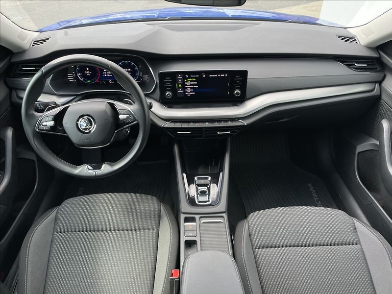 Škoda Octavia 2,0 TDI DSG Ambition ACC+TAŽNÉ - fotka 6 z 21