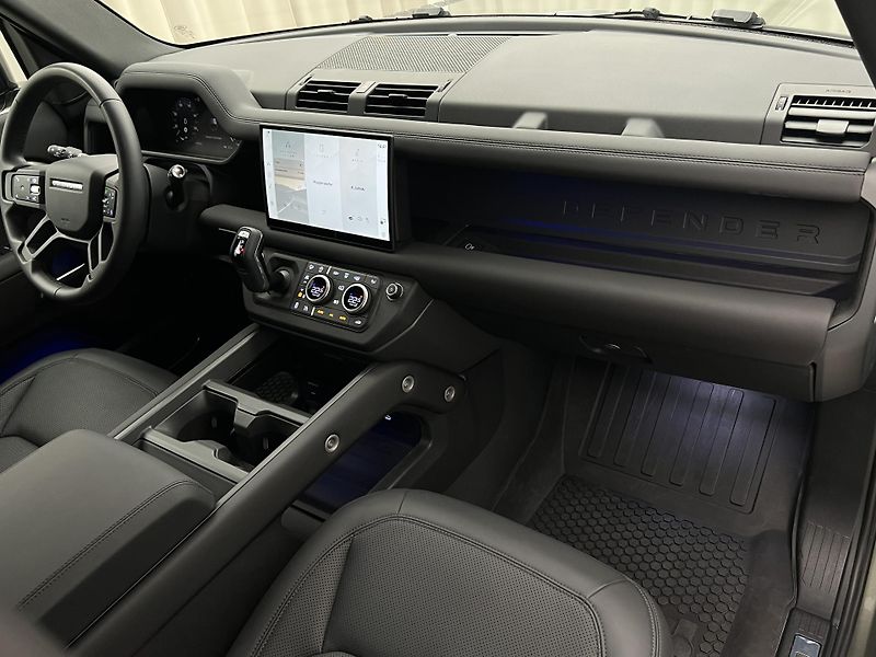 Land Rover Defender 110 D300 X-DYNAMIC SE AWD AUT  - fotka 23 z 48