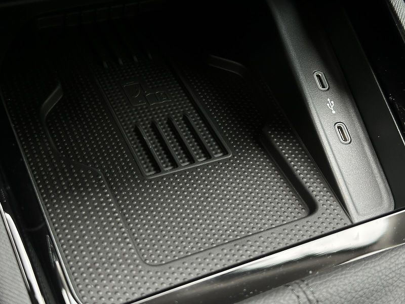 Škoda Kamiq 1.5TSi DSG 150PS LED V.Cockpit - fotka 36 z 46