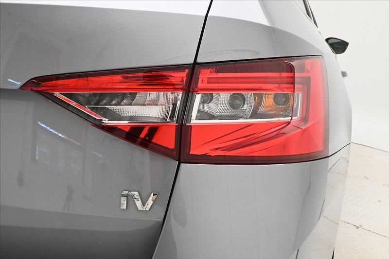 Škoda Superb 1,4 TSI iV 160 kW DSG Style Zá - fotka 30 z 31