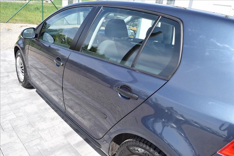 Volkswagen Golf 1,9 TDI 77KW 4X4 PO ROZVODECH - fotka 11 z 46