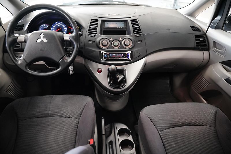 Mitsubishi Grandis - fotka 5 z 21