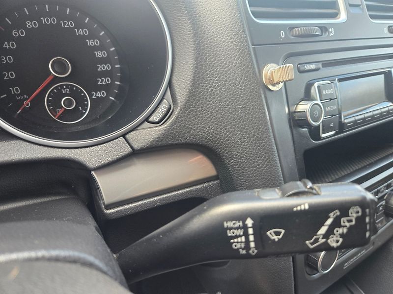 Volkswagen Golf (2011) 1.2 TSI - fotka 10 z 18