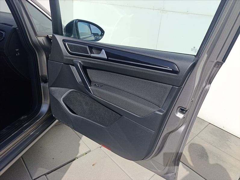 Volkswagen Golf Sportsvan 1,6 TDi DSG Navigace Tempomat - fotka 25 z 35