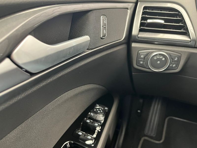 Ford Mondeo 2.0 EB 140 kW Titanium servis - fotka 27 z 49