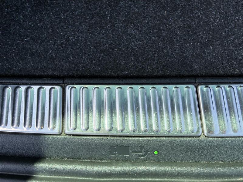 Škoda Superb 2,0 TAŽNÉ,EL.KUFR,KAMERA - fotka 15 z 32