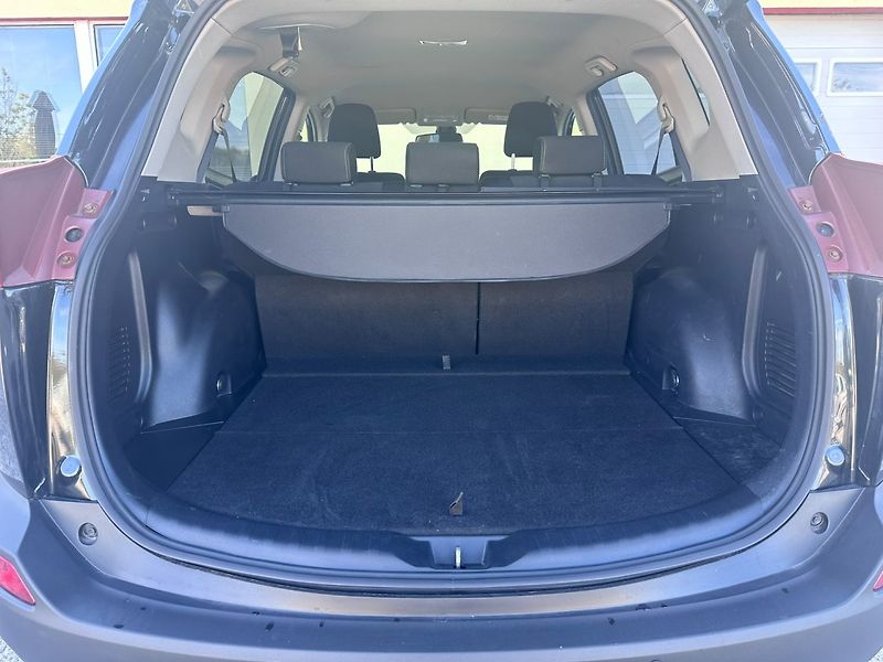 Toyota RAV4 (2015) 2.0i 4x4/Tažné/Kamera/Tempomat - fotka 14 z 28