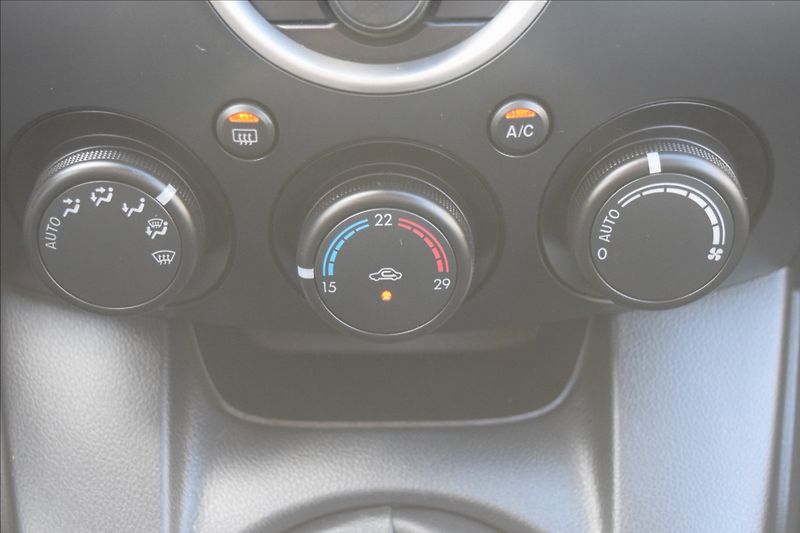 Mazda 2 1,5 MZR 76KW VÝHŘEV KLIMA - fotka 33 z 38