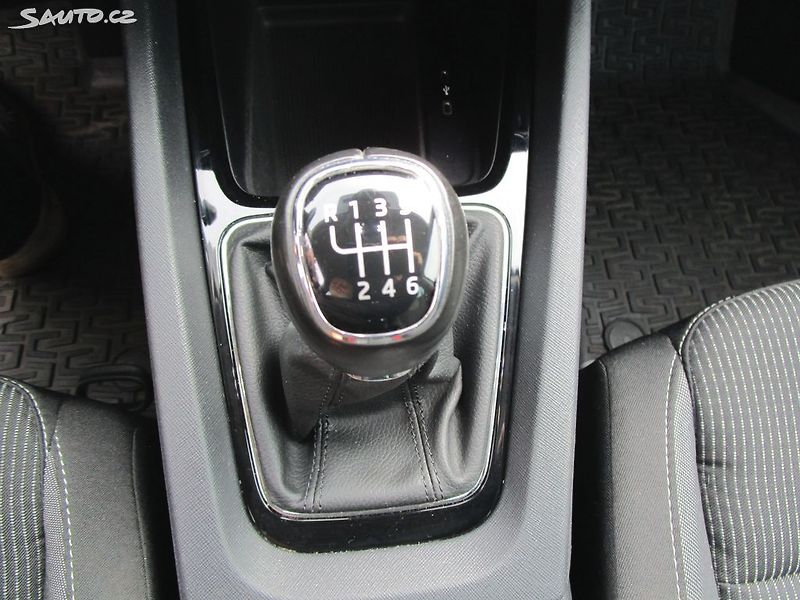 Škoda Octavia 1,5TSI-110KW + STK ČR - fotka 21 z 26