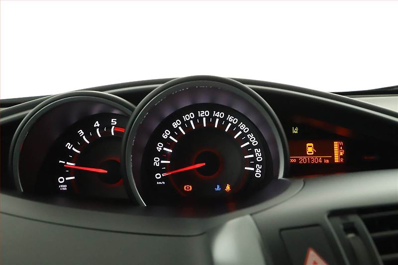 Toyota Verso (2017) 1.6 D-4D, 7 míst, Navi, Xenony - fotka 11 z 16