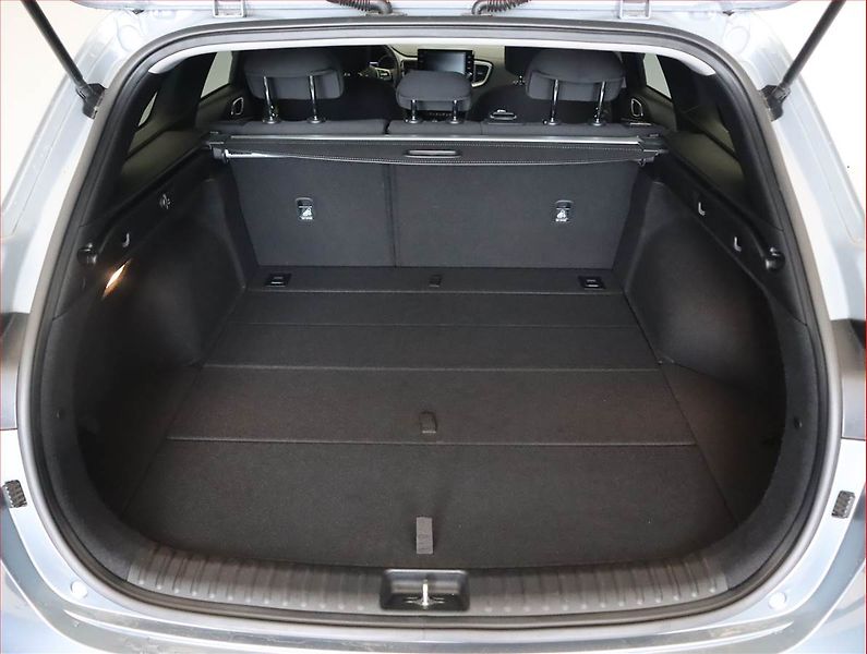Kia Ceed (2023) Silver 1.5 T-GDI - fotka 14 z 20
