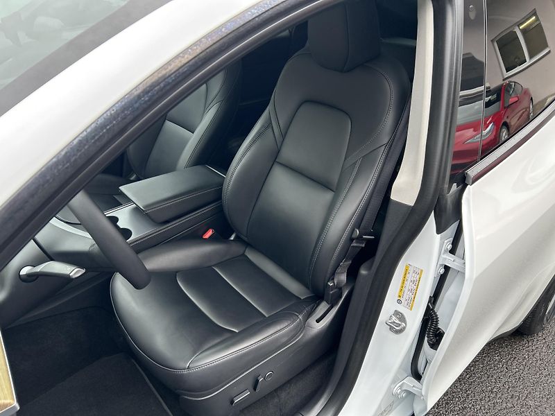 Tesla Model Y LONG RANGE DUAL MOTOR  TZ 92% - fotka 45 z 56