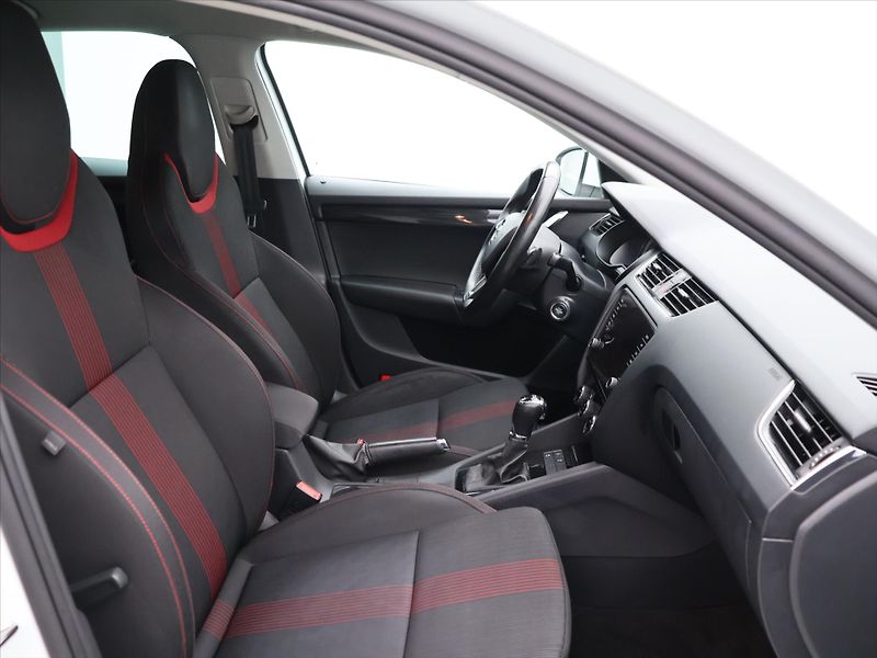 Škoda Octavia 1,4 TSI 110kW Style DSG LED CZ - fotka 12 z 30