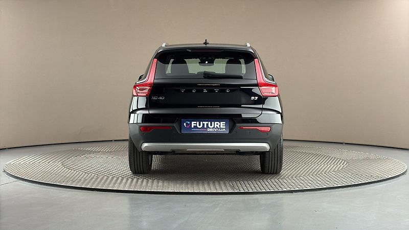 Volvo XC40 2.0 B3 AUT Core - fotka 5 z 27