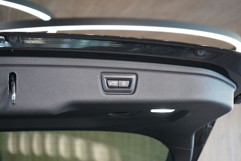 BMW Řada 3 330d xDrive Touring, Pano, HUD - fotka 15 z 42